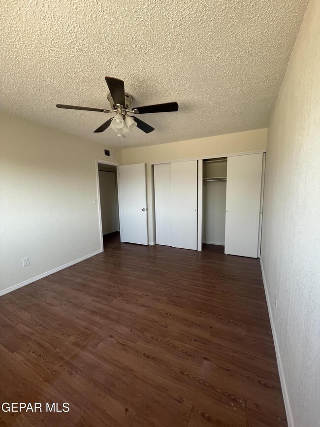 Building Photo - 10830 Cardigan Dr