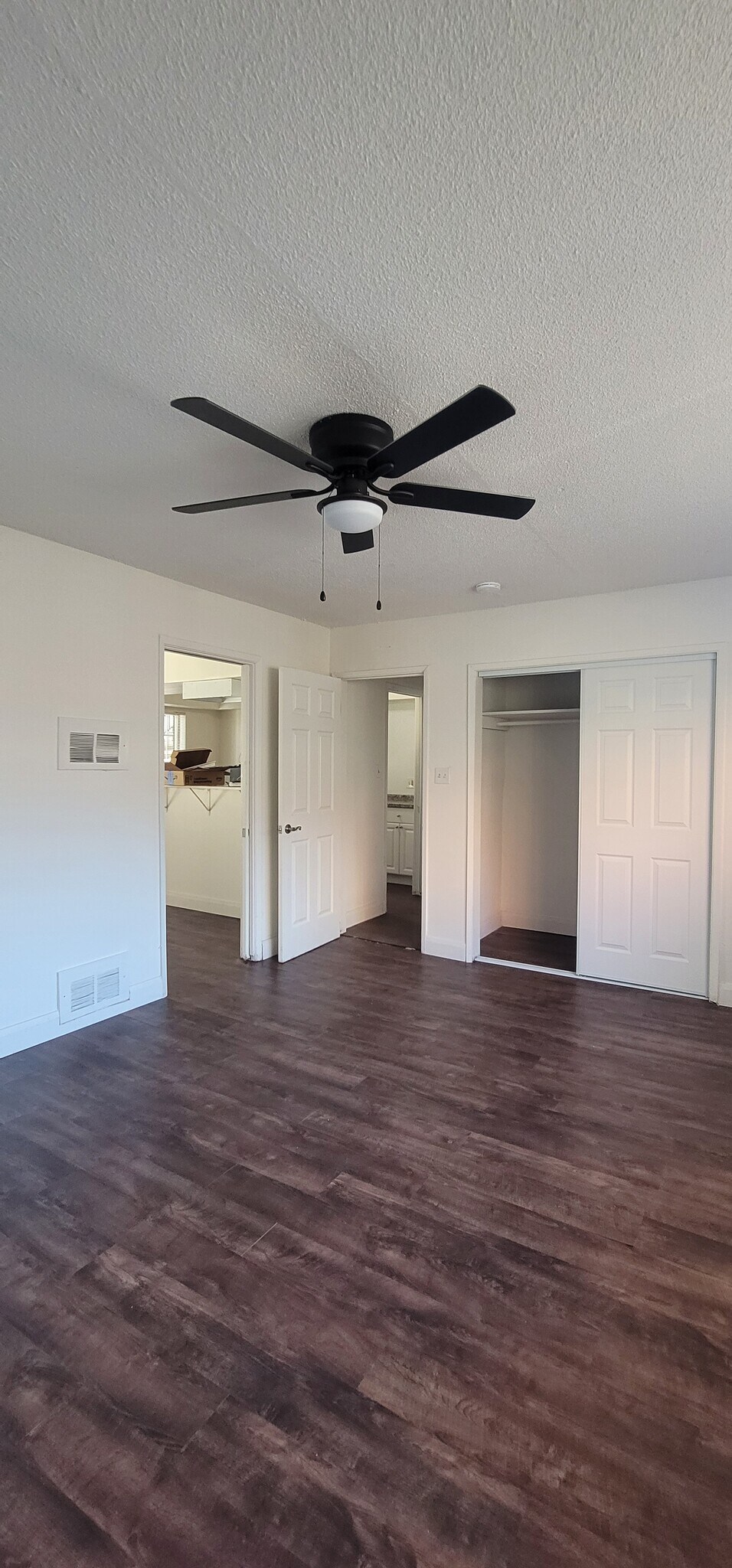 Building Photo - 1909 N Palmer Ct