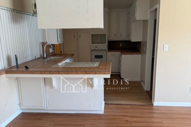 Building Photo - 1304 La Puente Dr