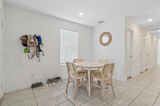Building Photo - 145 Thresher Ln