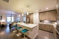 Building Photo - Live Luxury Near Hermann Park – 1 Month Free!