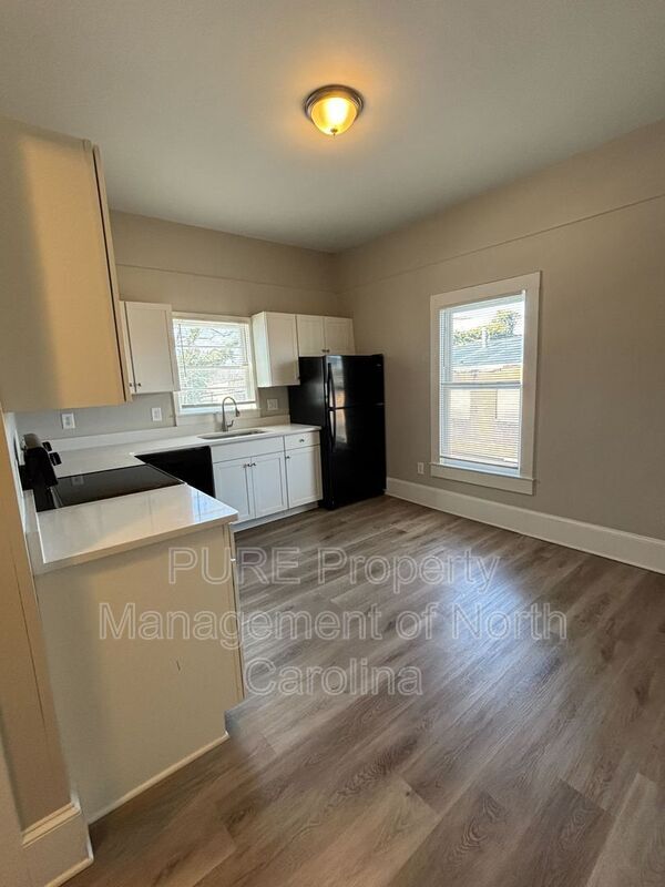 Building Photo - 504 Westside Dr