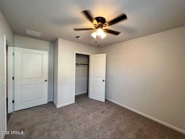 Building Photo - 2048 E Velvet Pl