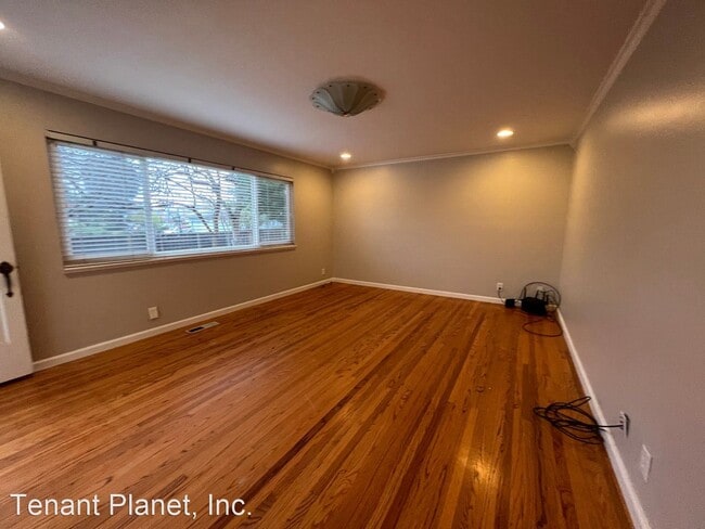 Building Photo - 3 br, 2 bath House - 1550 Magpie Ln