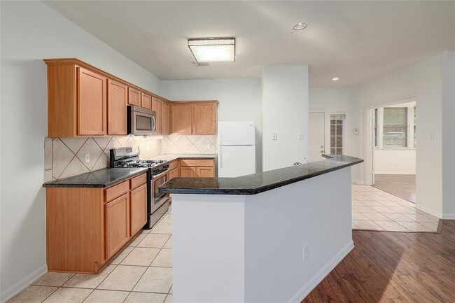 Building Photo - 6036 Mesa Verde Cir