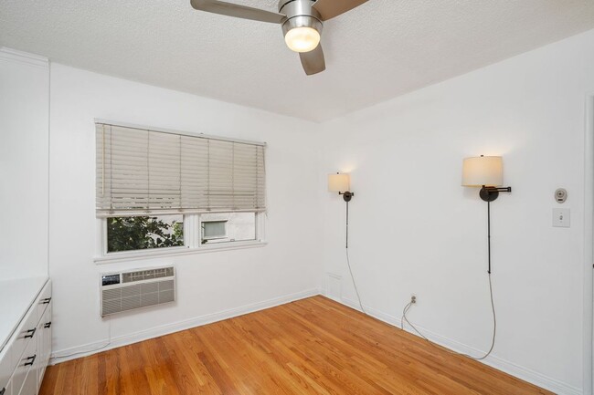 Building Photo - 11248 La Maida St