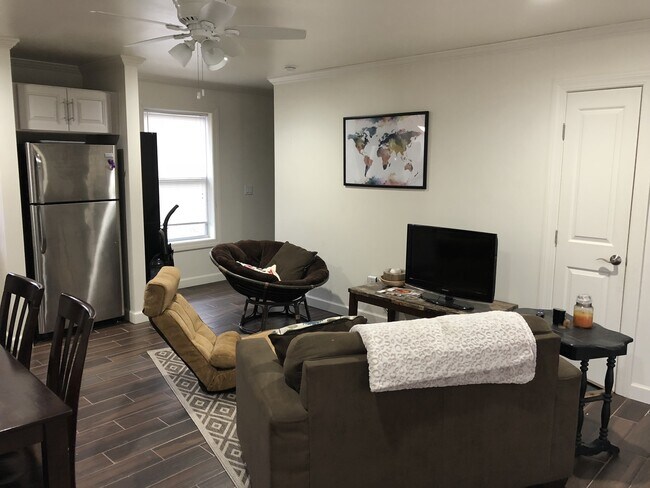 Building Photo - 105 Wiedmaier Ct