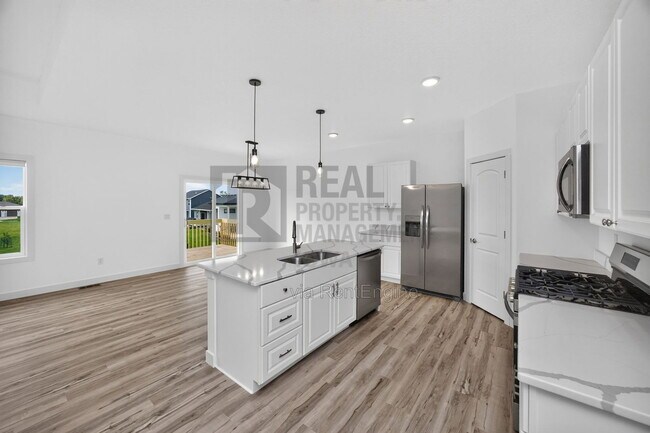Building Photo - 8914 Hickory Dr