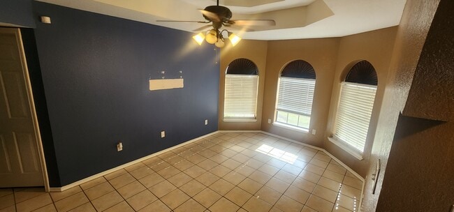 Building Photo - 807 Sabinas St
