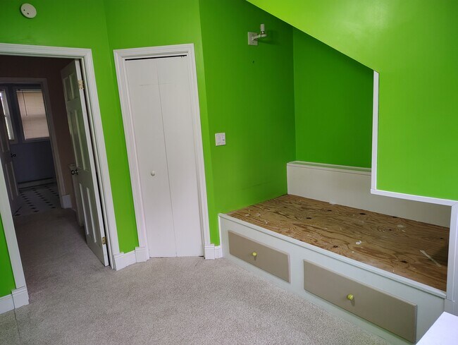 Building Photo - 186 Westfield Rd