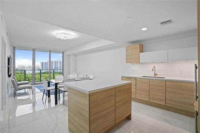Building Photo - 16385 Biscayne Blvd