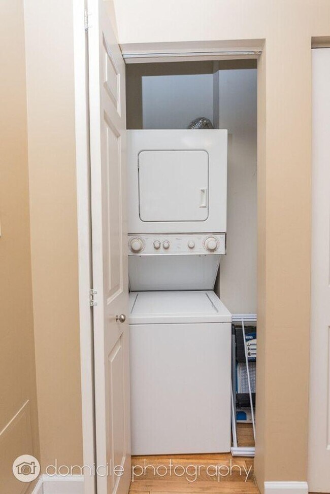 Building Photo - 2 bedroom in Chicago IL 60657