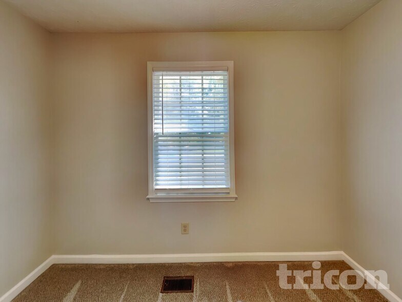 Building Photo - 645 Dillon Dr