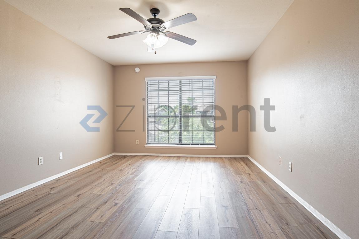 Building Photo - Unit A