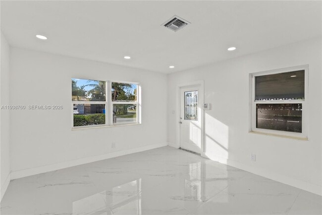 Building Photo - 4685 SW 33rd Dr