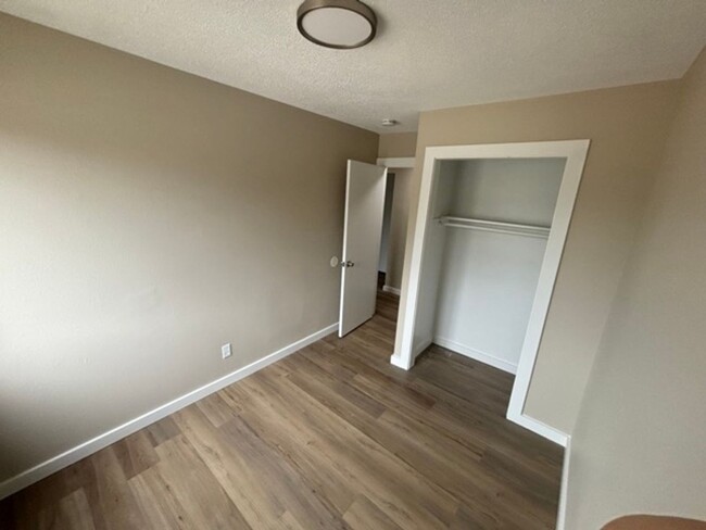 Building Photo - Fairview Apartments