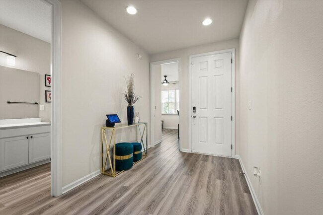 Building Photo - 4 Bedrooms | 2 Bathrooms | Screened Patio ...