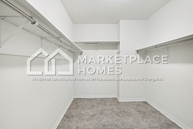 Building Photo - 3901 Legend Hill