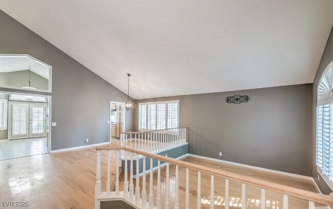 Building Photo - 2113 N Cedar Hills St