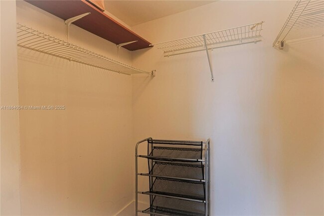 Building Photo - 3701 N Country Club Dr