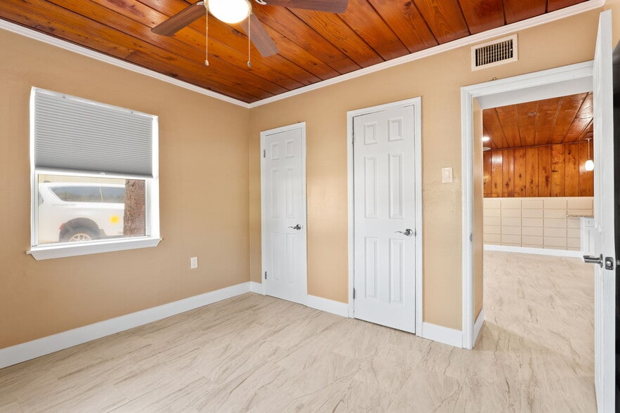 Building Photo - 329 Lee Ave