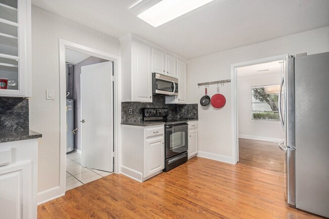Building Photo - 12847 Memorial Dr