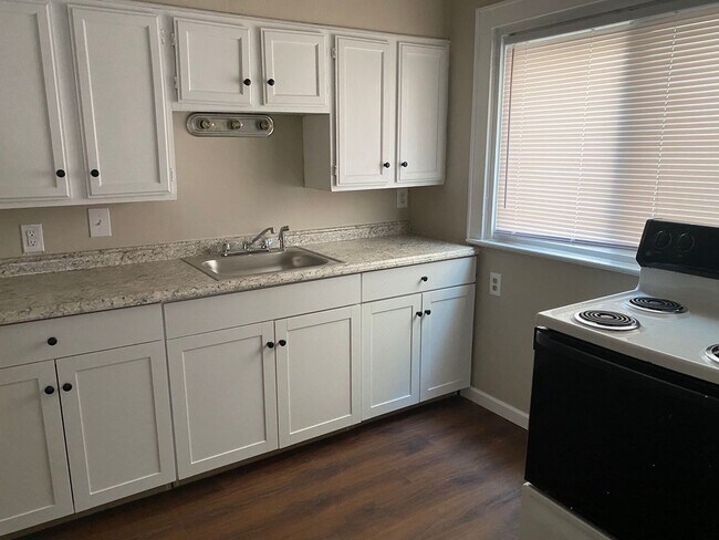 Building Photo - 608-610 Racine Avenue