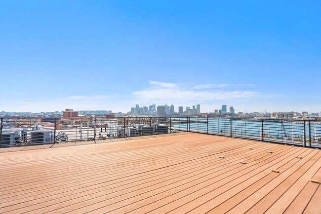 Building Photo - 250 Meridian St