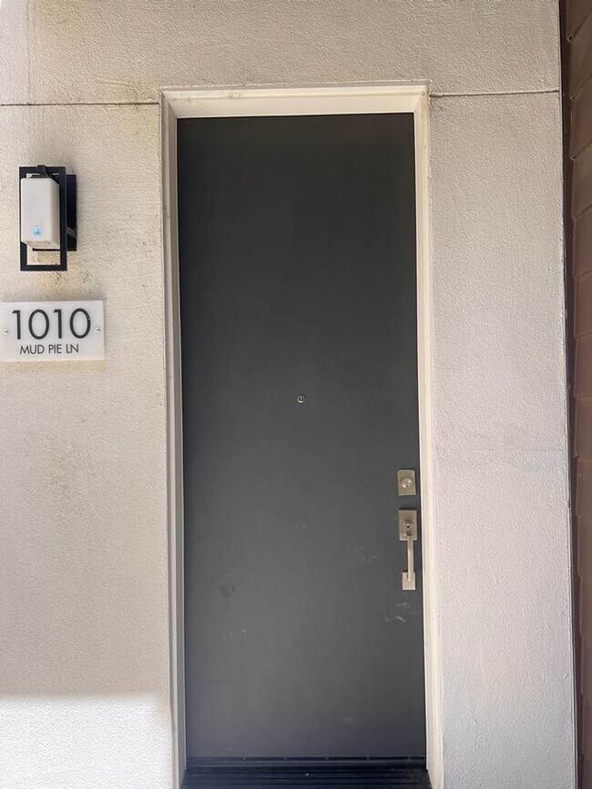 Building Photo - 1010 Mud Pie Ln