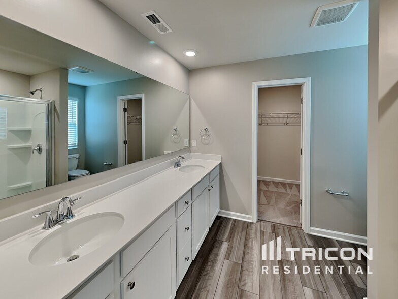 Building Photo - 127 Brentwood Dr