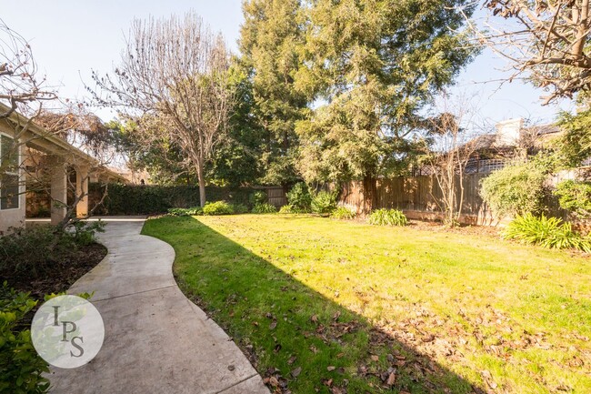 Building Photo - NorthWest Fresno Home, 3BR/2BA, Built 1998...