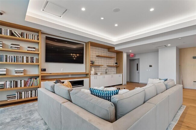 Building Photo - 400 Central Ave