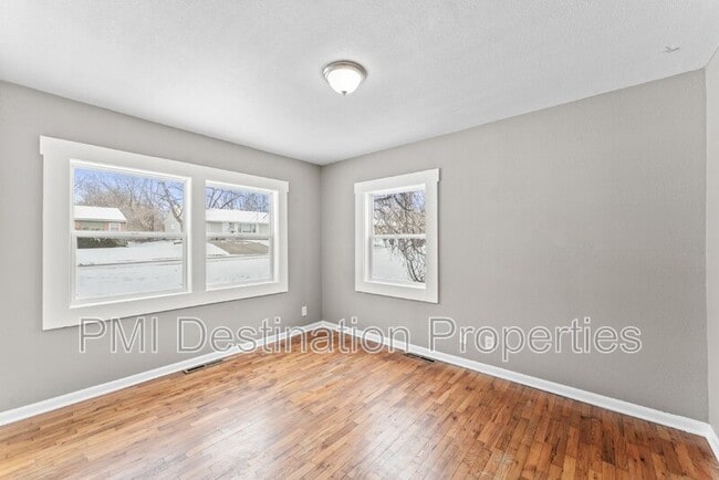 Building Photo - 1503 W 21st Terrace