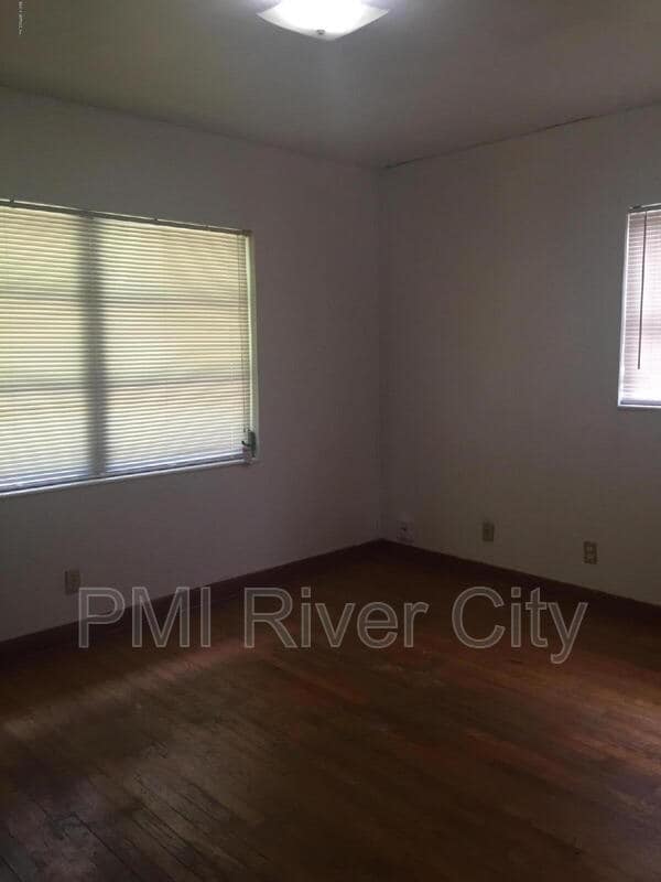 Building Photo - 7473 Greenway Dr