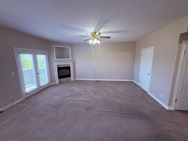 Building Photo - 350 N Fairway Dr