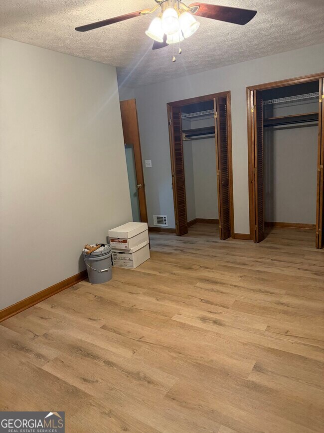 Building Photo - 8282 Dawn Dr