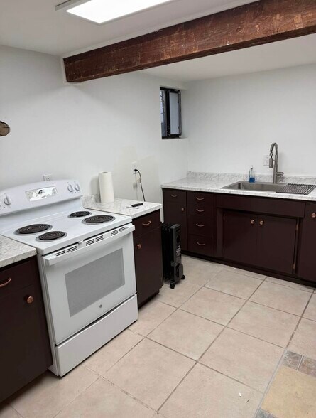 Kitchen - 12405 80th Ave S