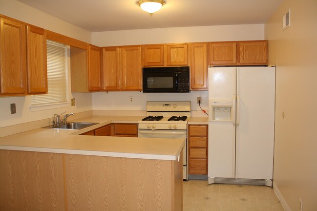 Building Photo - 7923 Ridge Ave