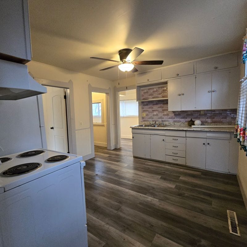 Building Photo - 617 W Main St