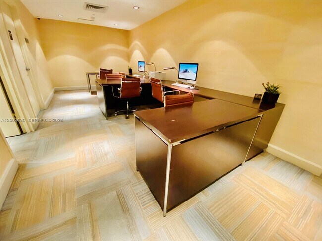 Building Photo - 950 Brickell Bay Dr