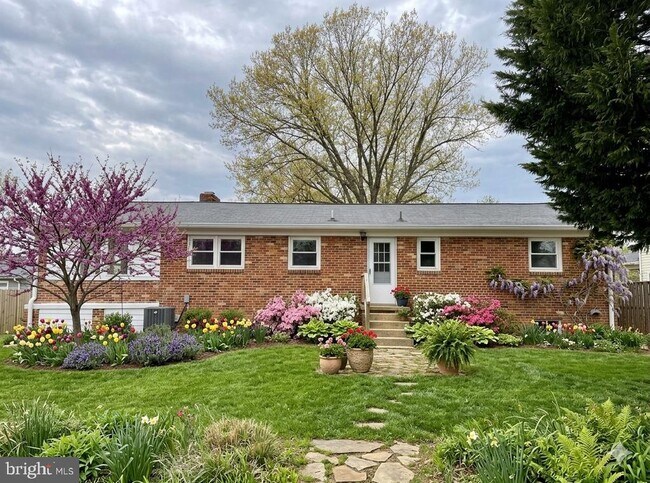 Building Photo - 7629 Huron Dr
