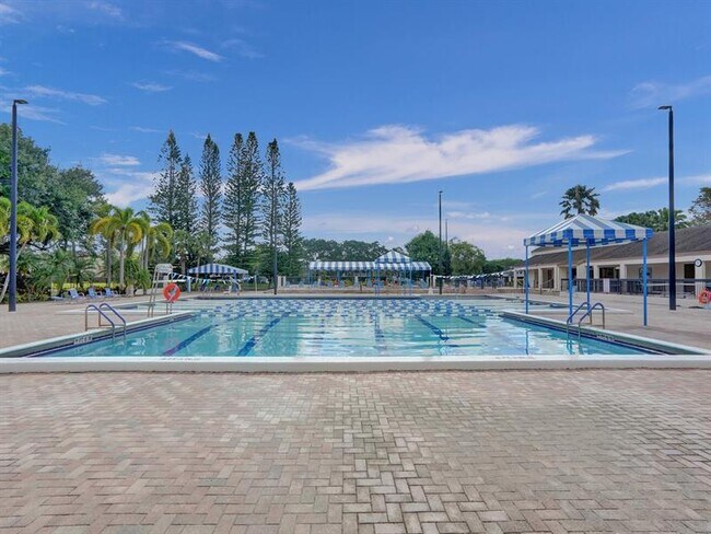 Building Photo - 2767 Carambola Cir S
