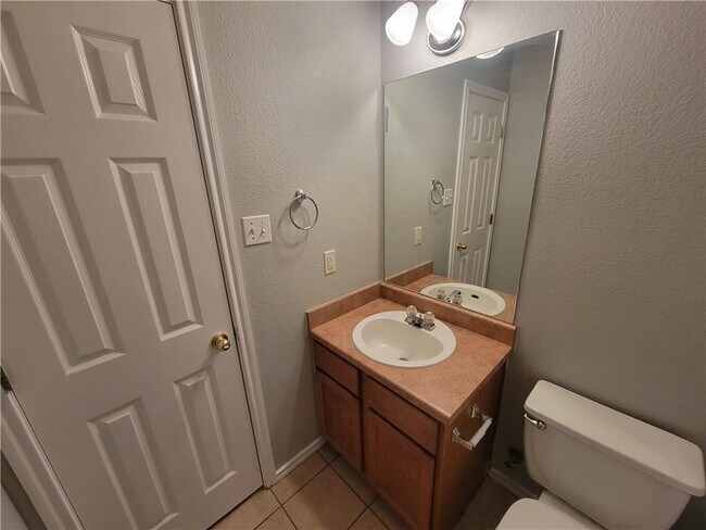 Building Photo - 1717 Matthews Ln