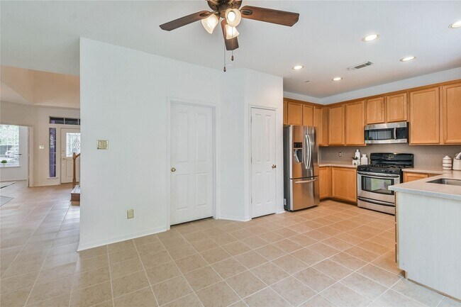 Building Photo - 2 Willow Point Pl