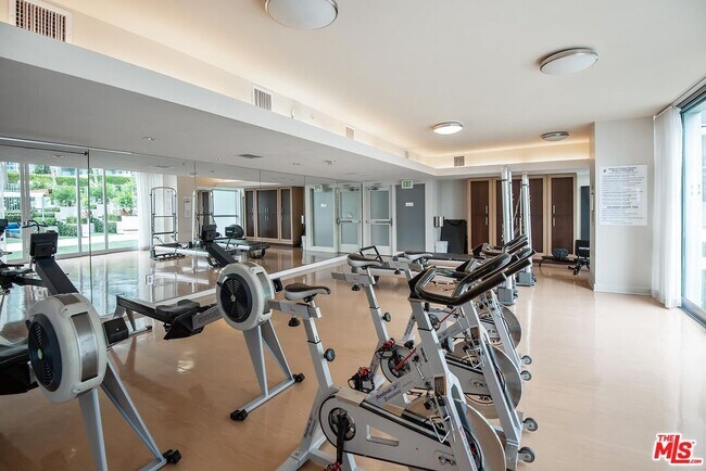 Building Photo - 13700 Marina Pointe Dr