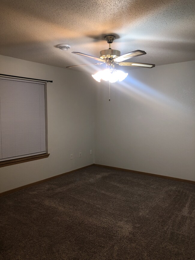 Building Photo - 356 S Hill St