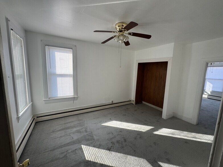 Building Photo - 638 Roosevelt Ave