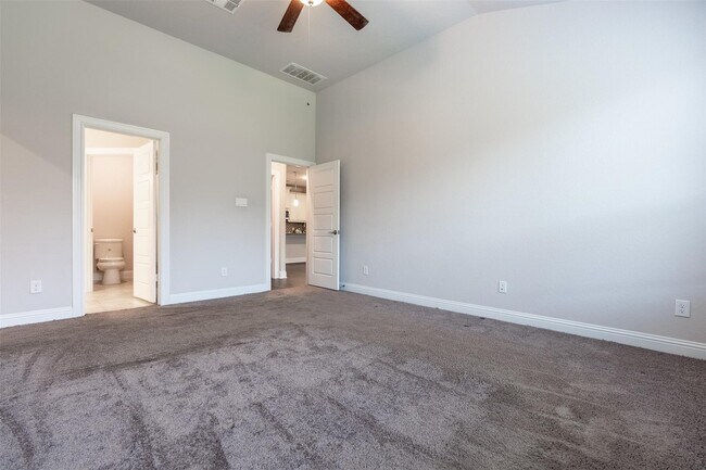 Building Photo - 16611 Highland Country Dr