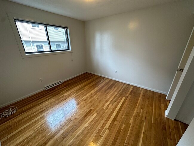 Building Photo - 36 Undine Rd