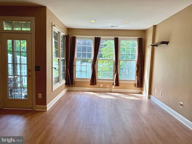 Building Photo - 6866 Witton Cir